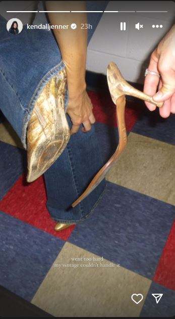Kendall Jenner dances too hard - wardrobe fail at Nashville concert