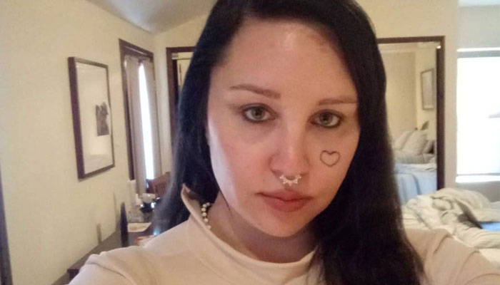 Amanda Bynes checks into mental health facility for a third time