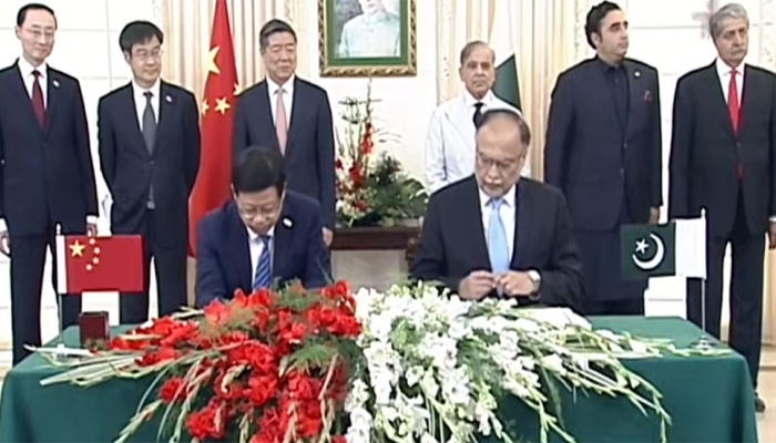 Chinas National Development and Reforms Commission Vice Chairman (left) and Planning Minister Ahsan Iqbal sign the MoU in Islamabad on July 31, 2023. — Radio Pakistan