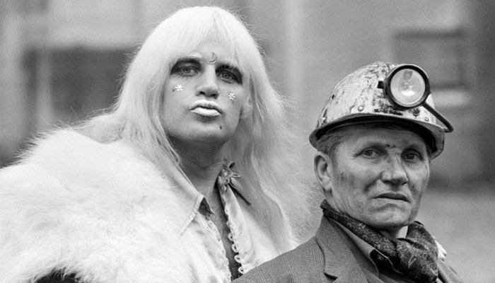 Welsh wrestling legend, Adrian Street, poses next to his father at Blaina Colliery where his father worked. — Twitter/@LeanneCulv
