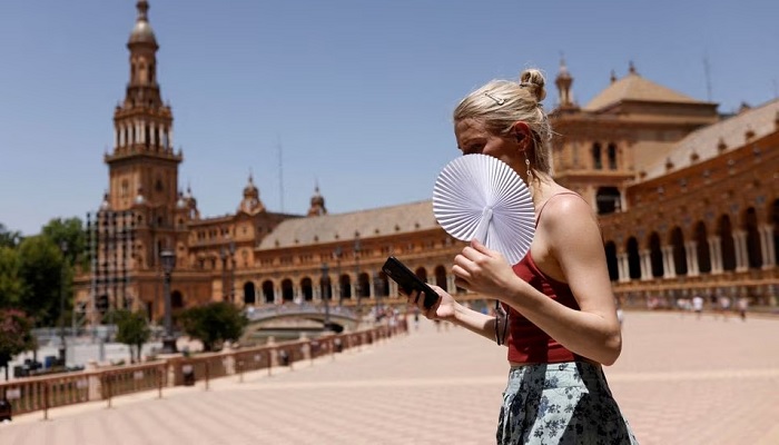 A woman fans herself during the first heatwave of the year in Seville, Spain June 11, 2022.— Reuters/File
