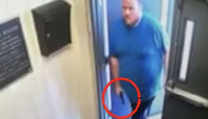 In the Memphis School shooting incident, the suspect has been shot wounded after firing at the Jewish school. Twitter