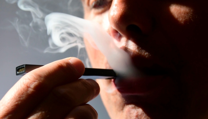 Recent medical guidelines from the American College of Cardiology, released in July, strongly discourage the use of e-cigarettes, particularly in individuals with chronic heart disease — AFP/Files
