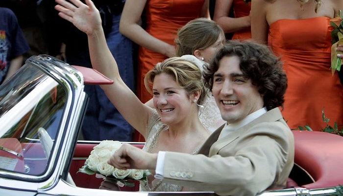Newlyweds Justin Trudeau, son of the late Prime Minister Pierre Elliot Trudeau and Sophie Gregoire wave as they drive off in his fathers 1959 Mercedes 300SL following their wedding ceremony, in Montreal, May 28, 2005.— Reuters/File