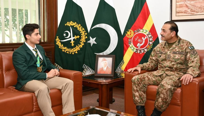 Chief of Army Staff General Asim Munir meets World Junior Squash Champion Mohammad Hamza Khan in Rawalpindi on August 4, 2023. — ISPR