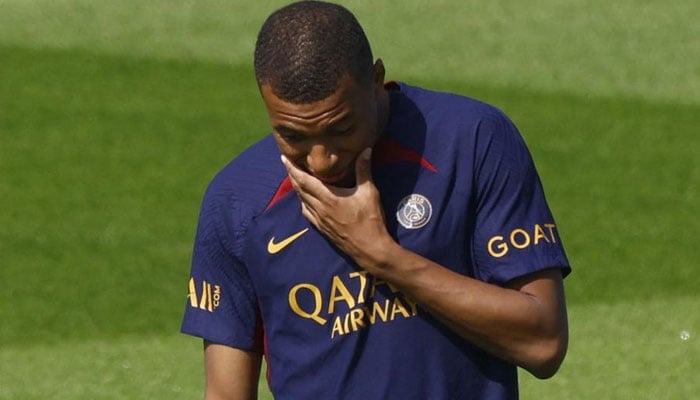 Ligue 1 introduce new protocol that means only Kylian Mbappe can wear a  special badge on his PSG shirt