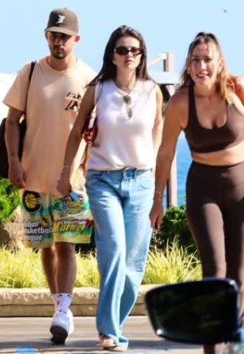 Selena Gomez keeps cool in casual style at Nobu amidst low-profile phase