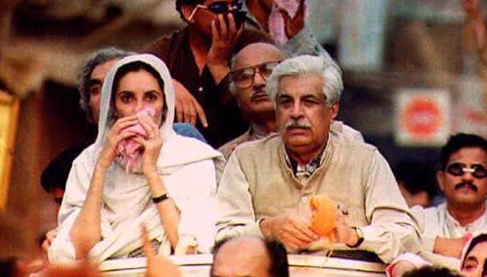 Former Pakistani Prime Minister Benazir Bhutto (L) and Ghulam Mustafa Jatoi (R), former caretaker prime minister and member of the National Democratic Alliance(NDA), cover their faces as police use teargas against demonstrators attempting to join her protest march to Islamabad, 19 November, 1992. — AFP