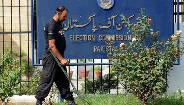 An anti-terrorist force personal uses a metal detector to check the area of the Election Commission of Pakistan in Islamabad on August 26, 2008. — AFP