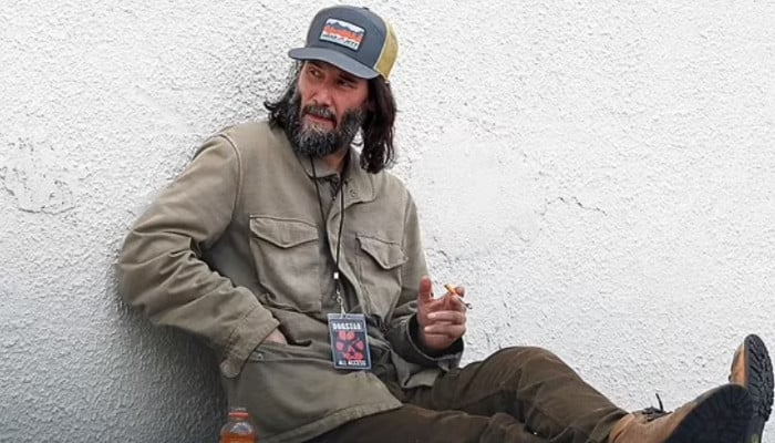 does keanu reeves smoke cigarettes seen smoking as he relaxes before Dogstar's concert in L.A Why Constantine 2's Latest R-Rated