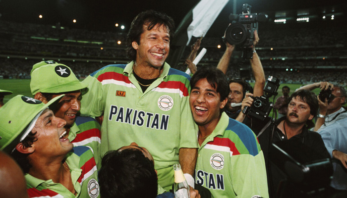 Pakistan players celebrate lifting the skipper on their shoulders after great victory in the memorable 1992 World Cup. — Twitter/@ZarrarKhuhro