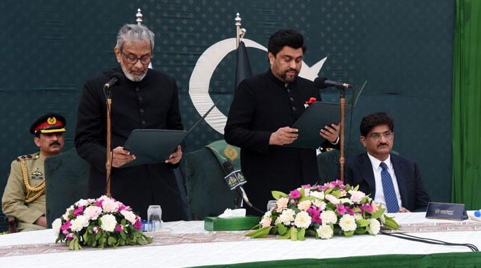 Sindh governor administers oath to Interim CM Justice (retd) Maqbool Baqar