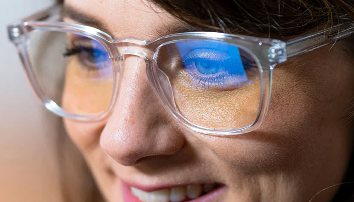 Are blue-light blocking glasses effective? New study raises doubts. luxreaders.co.uk