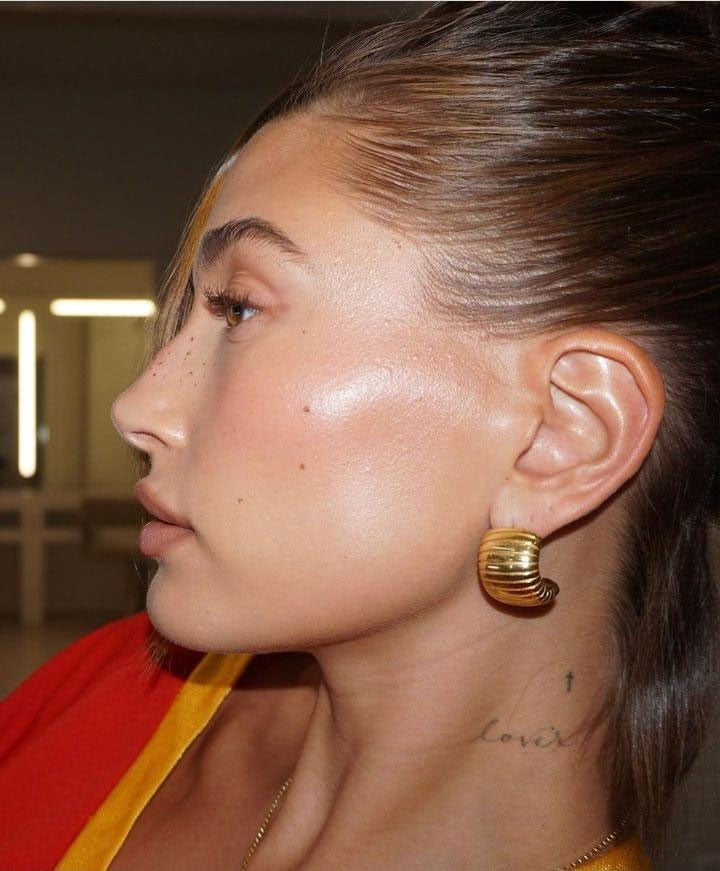Hailey Bieber shows off a ‘rare’ girls night out in pictures