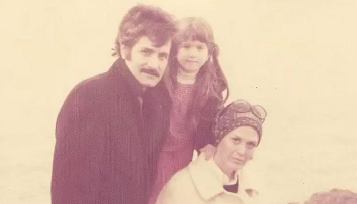 Jennifers parents divorce affected her relationships