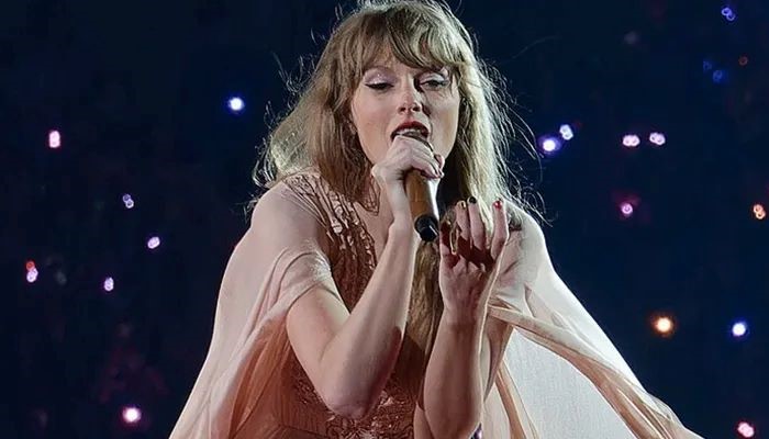 Security guard claims he was fired for taking picture with Taylor Swift