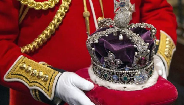 The image shows South Asian artefact Kohenoor during a British royal ceremony. — British Museum