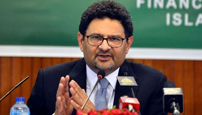 Former finance minister Miftah Ismail addressing a press conference. — AFP/File
