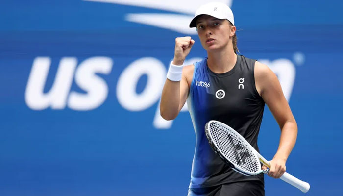 Iga Swiatek crushes the opening match against Daria Saville to begin US Open title defense. Twitter/WTA