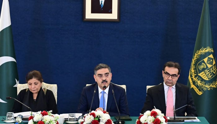 Caretaker Prime Minister Anwaar-ul-Haq Kakar talking to anchors and journalists in the meeting held at the Prime Ministers House in Islamabad on August 31, 2023. — PM Office