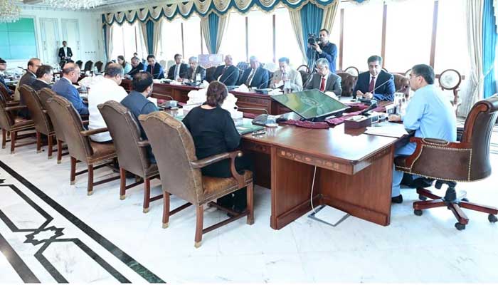 Caretaker Prime Minister Anwaar-ul-Haq Kakar chairs a meeting on the economy in Islamabad on August 31, 2023. — PID