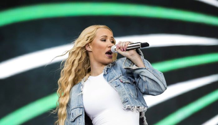 Iggy Azaleas tumultuous weekend includes rain-soaked performance in Brazil