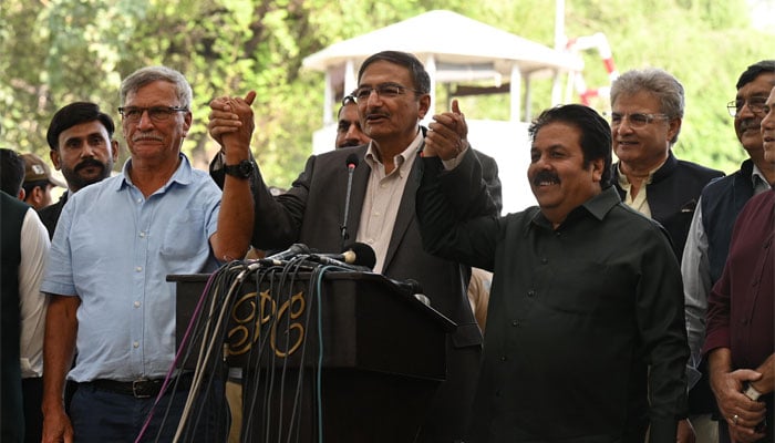 BCCI President Roger Binny (left), PCBs Zaka Ashraf (centre), BCCI Vice-President Rajeev Shukla. — X/TheRealPCB