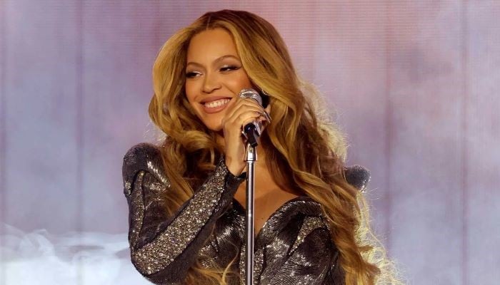 Beyonce stuns fans with iconic 600 hours Versace look in LA Renaissance tour finale