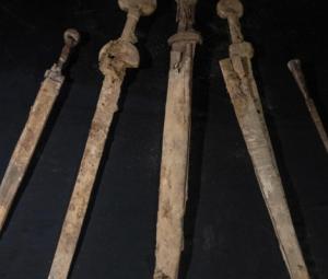 Roman era swords, belonging to Jewish rebels, unearthed in Israeli desert