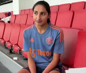 British-Pakistani footballer signs U21 contract with Man United women’s team