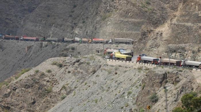 Pak-Afghan officials meet to discuss Torkham border dispute