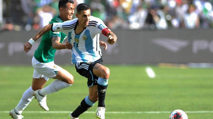 بولیویا کے خلاف ورلڈ کپ کوالیفائنگ میچ جیتنے کے بعد میسی نے بینچ کا کردار ادا کیا۔