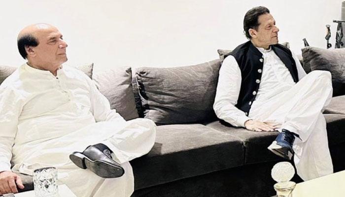 PPP leader Latif Khosa (Left) and PTI chief Imran Khan. X/@amnakhani123/File