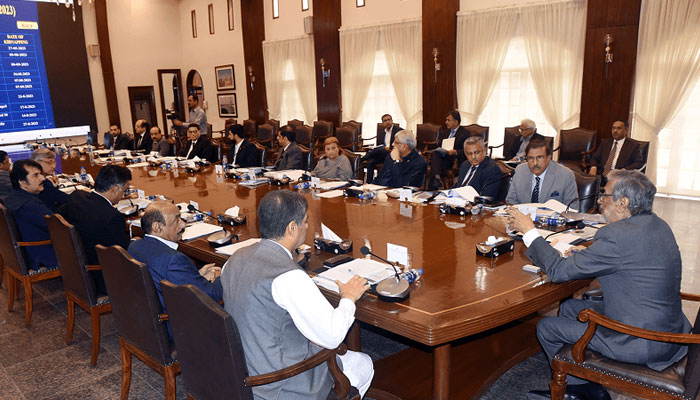 Caretaker Sindh Chief Minister Justice (retd) Maqbool Baqar chairs the provincial cabinet meeting on September 14, 2023. — X/@SindhCMHouse