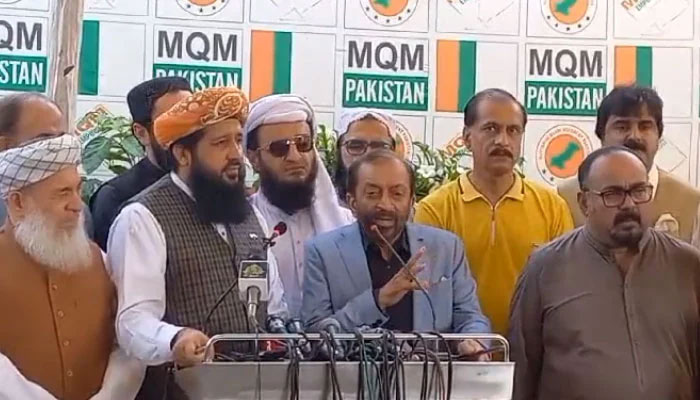 MQM-Ps Dr Farooq Sattar speaks to the media, flanked by JUI-F leader Molana Rashid Mehmood Soomro and others on September 14, 2023, in this still taken from a video. — YouTube/Geo News