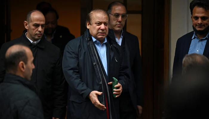 Former Prime Minister Nawaz Sharif (c) leaves a property in west London on May 11, 2022. — AFP
