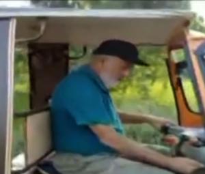 WATCH: Vice chancellor ‘becomes auto-rickshaw driver’ days ahead of retirement