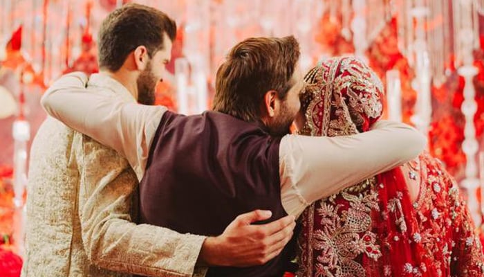 Shahid Afridi shares a photo of himself with daughter Ansha and son-in-law Shaheen Shah Afridi. — Twitter/@SAfridiOfficial