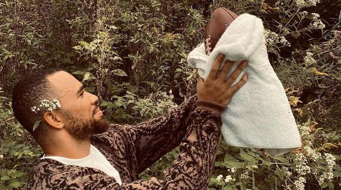 Colts' Kylen Granson announces 'birth' of first touchdown in hilarious family photoshoot