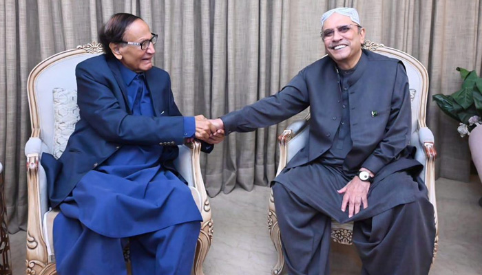 PML-Q supremo Chaudhry Shujaat and PPP Co-chairman Asif Ali Zardari shake hands during their meeting on September 21, 2023. — Twitter/MediaCellPPP