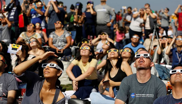 People watch the solar eclipse on the lawn of Griffith Observatory in Los Angeles, California, US, August 21, 2017. Location coordinates for this image are 34?79N 118?181W. -Reuters