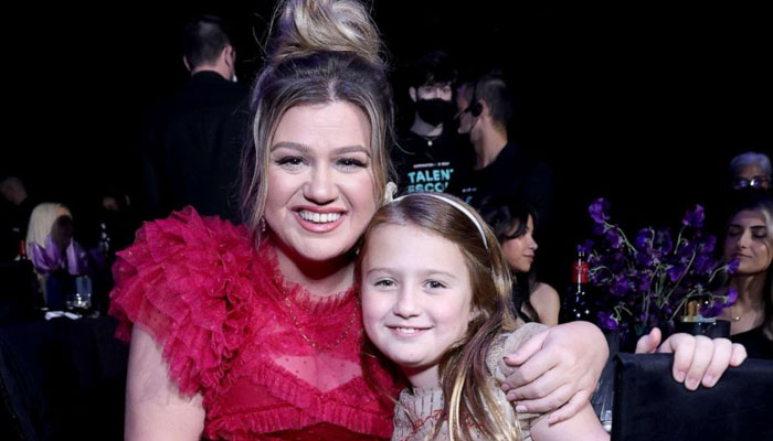 Kelly Clarkson has dropped the deluxe edition of her album Chemistry
