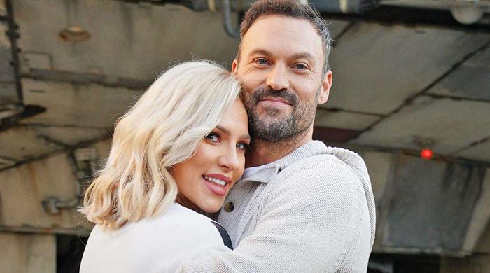 Sarna Burgess, Brian Austin Green get candid on wedding plans - Vimarsana News