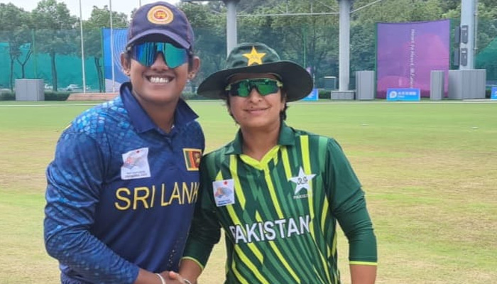 Pakistan womens captain Nida Dar (right) with Sri Lanka womens skipper Chamari Athapaththu (left). — PCB