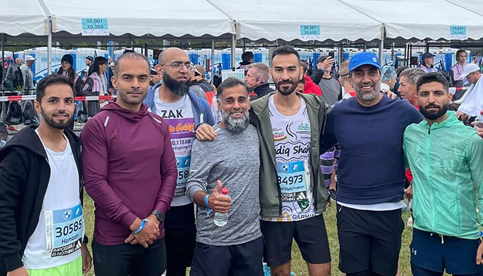 Pakistani runners at Berlin Marathon 2023. — Geo.tv