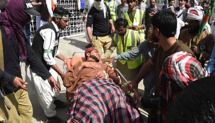 Volunteers shift a blast victim on a stretcher at a hospital in Quetta on September 29, 2023, after a suicide bomber targeted a procession marking the birthday of Islam´s Prophet Mohammed in Mastung district. — AFP