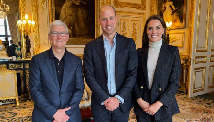 Tim Cook brought Apple watches for Prince William and Kate Middleton?