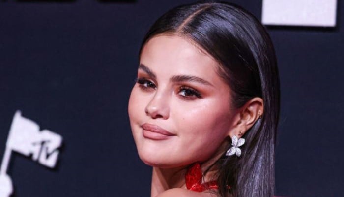 Selena Gomezs relatable fashion mishap steals the spotlight