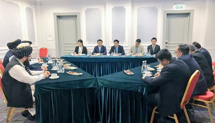 Afghan acting Minister of Foreign Affairs of the Islamic Emirate, Amir Khan Muttaqi, met with the special representatives to Afghanistan from China and Pakistan, Yue Xiaoyong and Asif Durrani, on the sidelines of the Moscow Format meeting. — Tolo News
