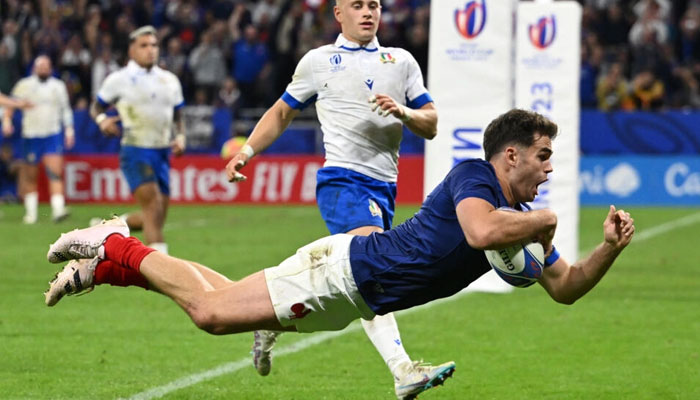 Wing Damian Penaud closed in on the all-time France try record of Serge Blanco with a brace against out-gunned Italy. AFP